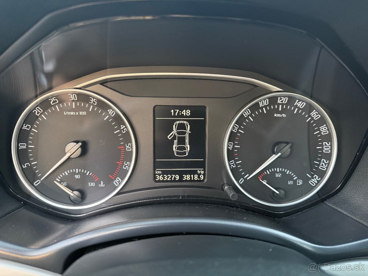 Skoda Oktavia Combi - 12