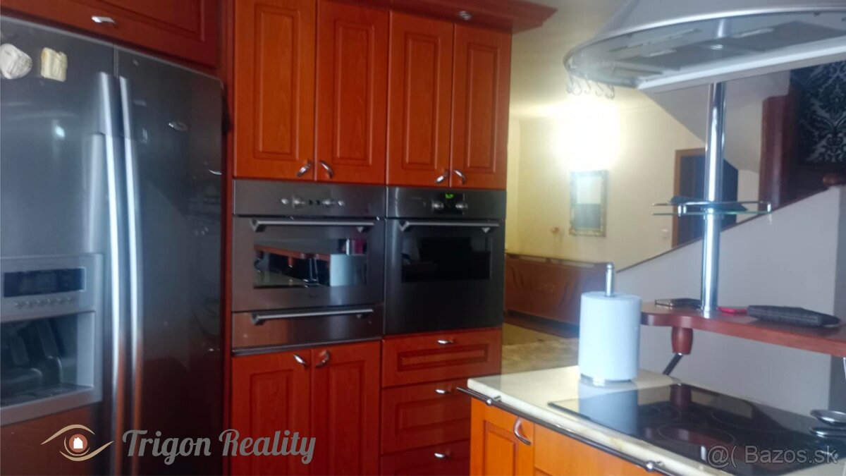 Rodinný dom s netradičným interiérom - KOMÁRNO - 12