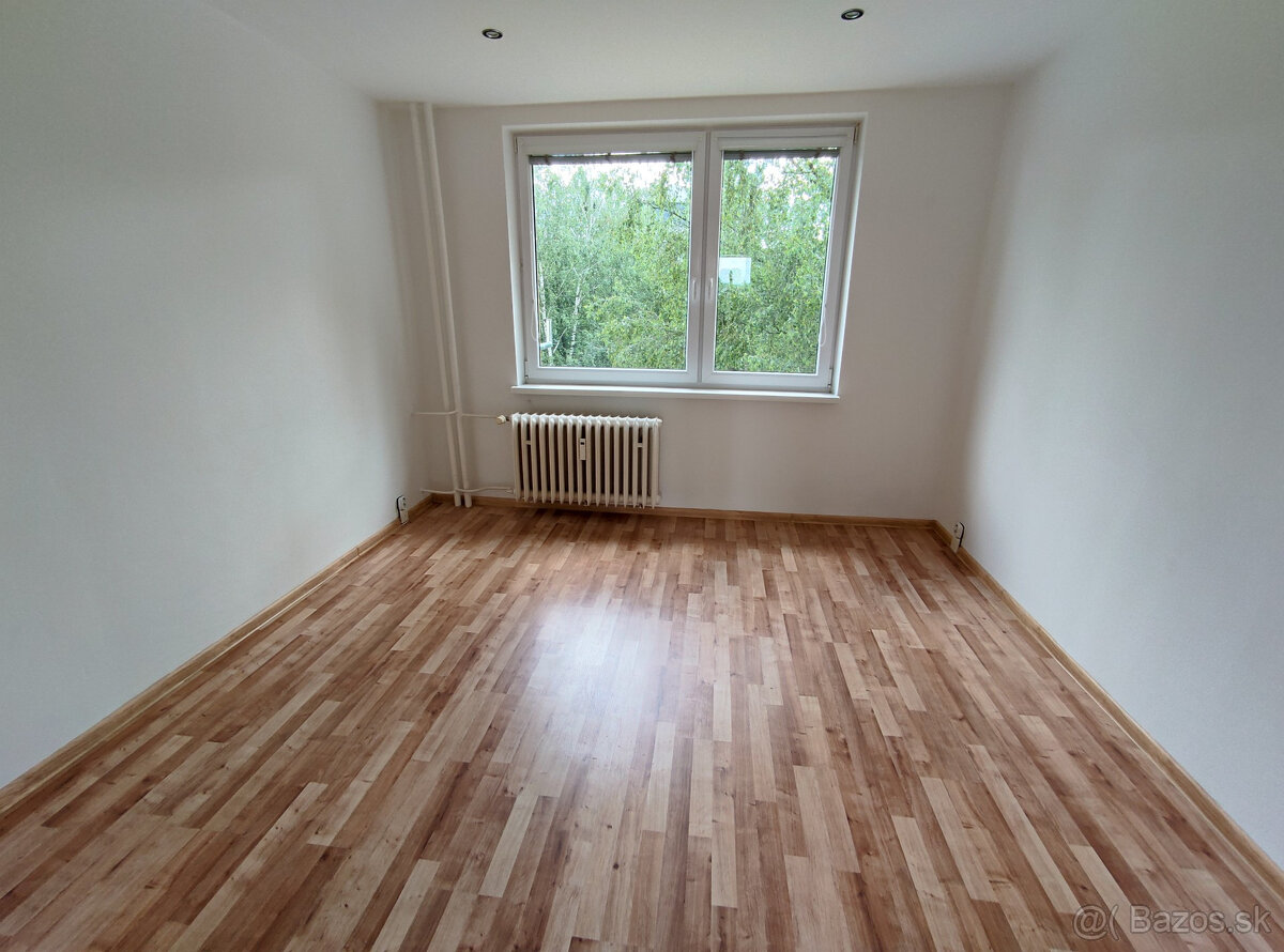 Na prenájom 4-izbový nezariadený byt po celkovej rekonštrukc - 12