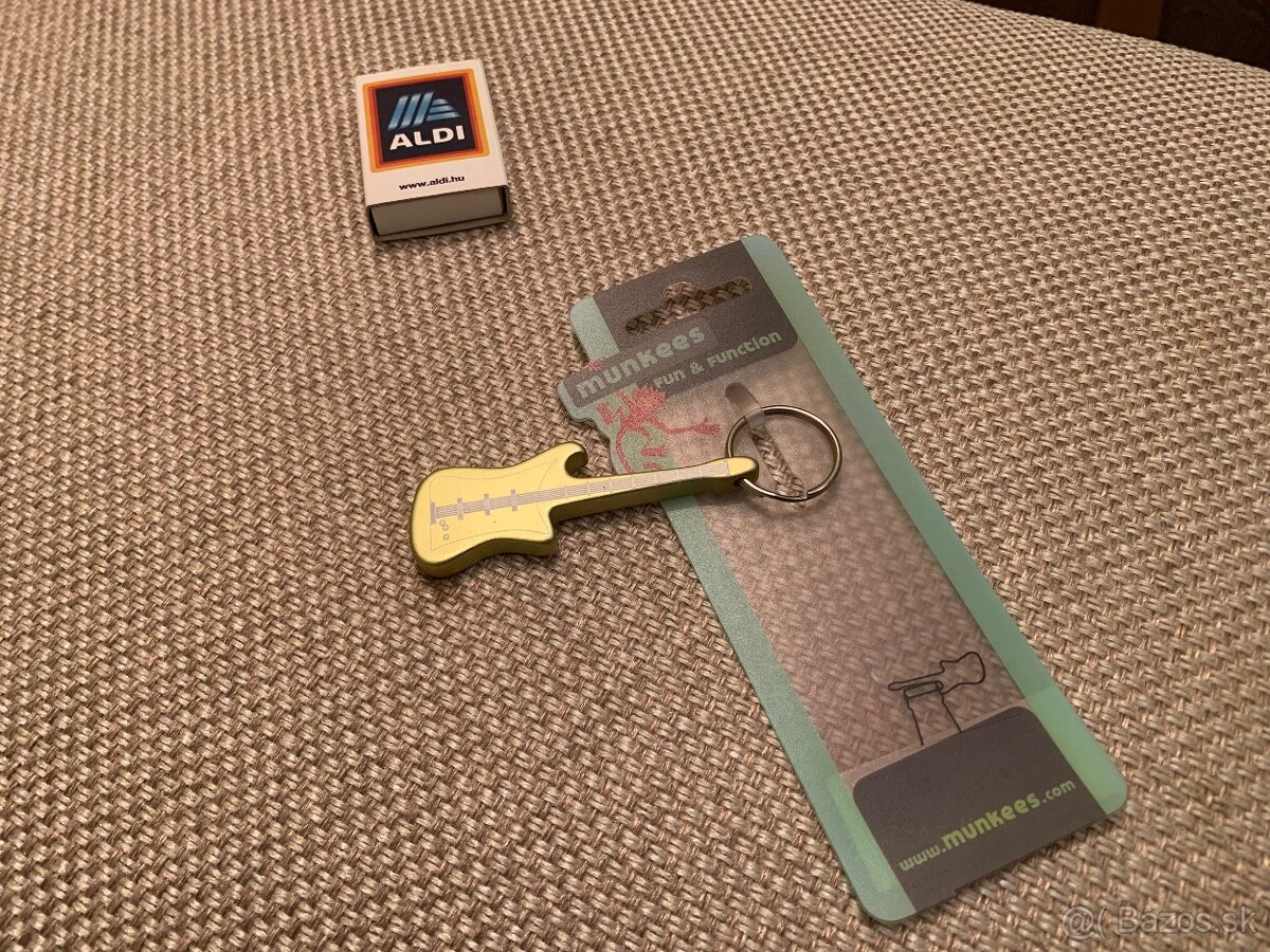 Predám PRE GITARISTOV milý darček-otvárak a prívesok GITARA - 12