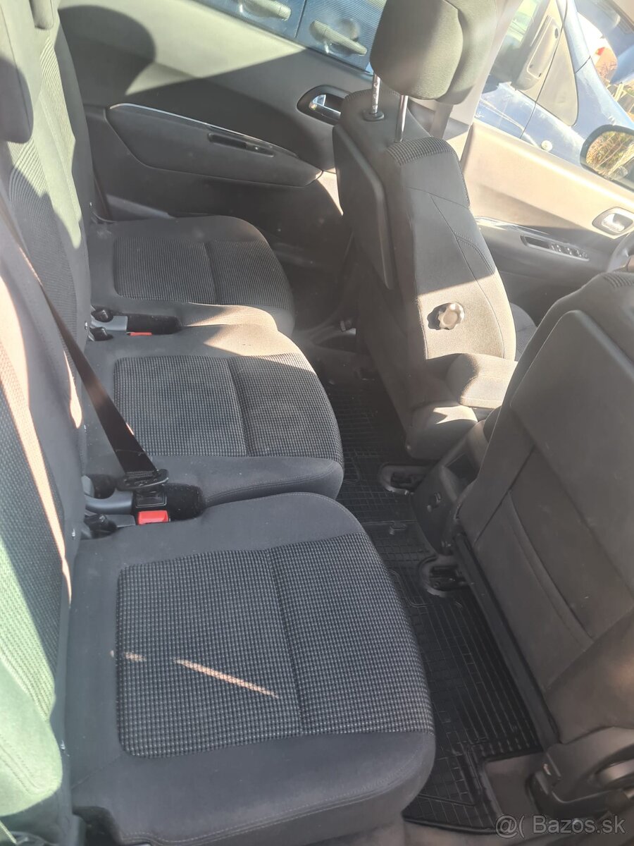 Peugeot 5008 facelift 1,6hdi automat rok 2014 - 12