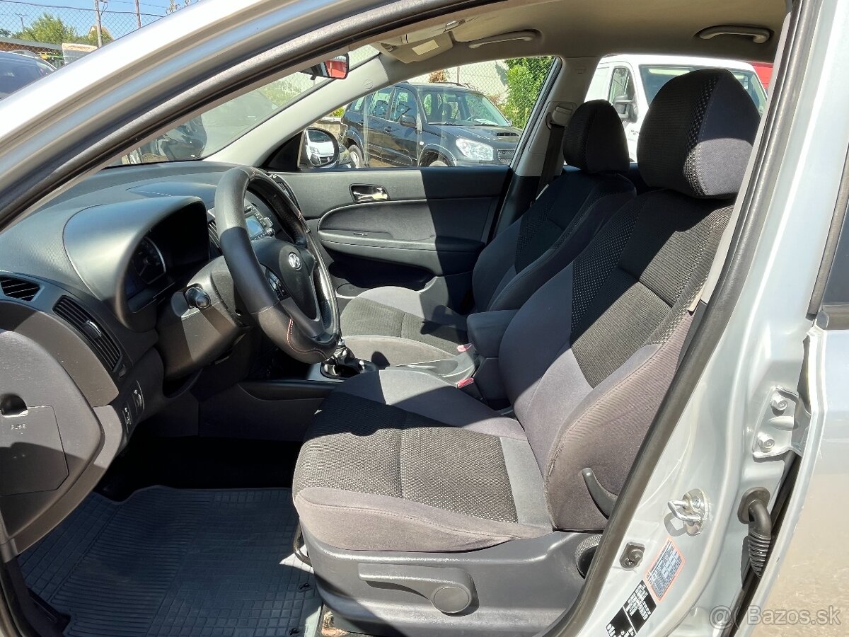 Hyundai i30 1.6CRDi 66kw - 12