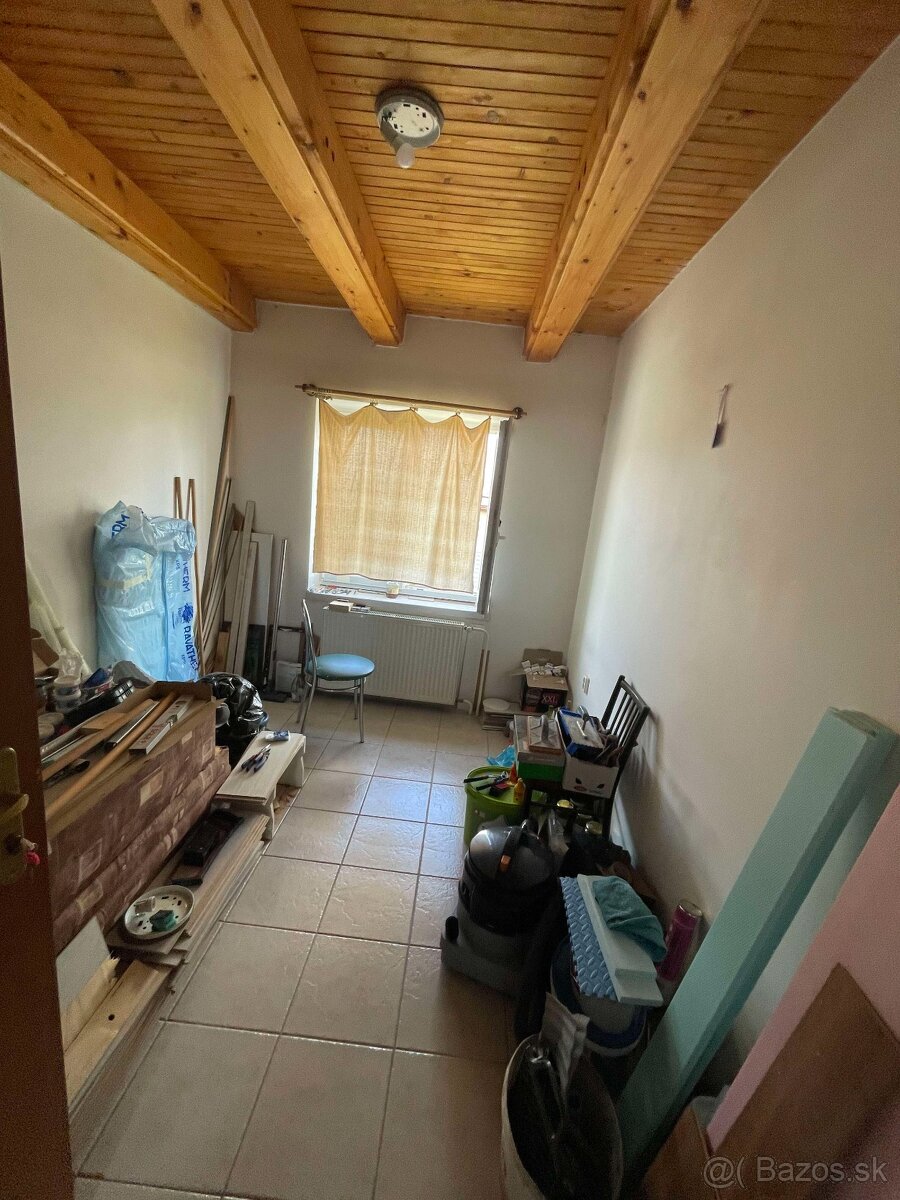 Rodinný dom 7-izbový na bývanie, podnikanie v obci Bystrička - 12