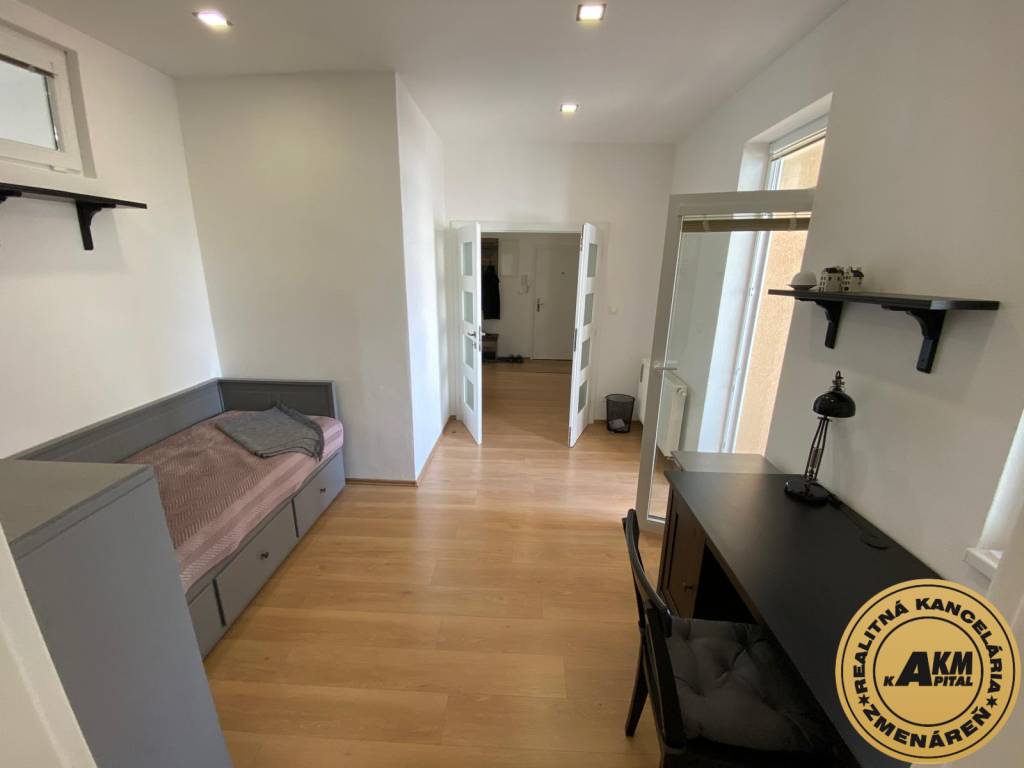 EXKLUZÍVNE Priestranný 3 izbový byt v srdci mesta Zvolen na - 12