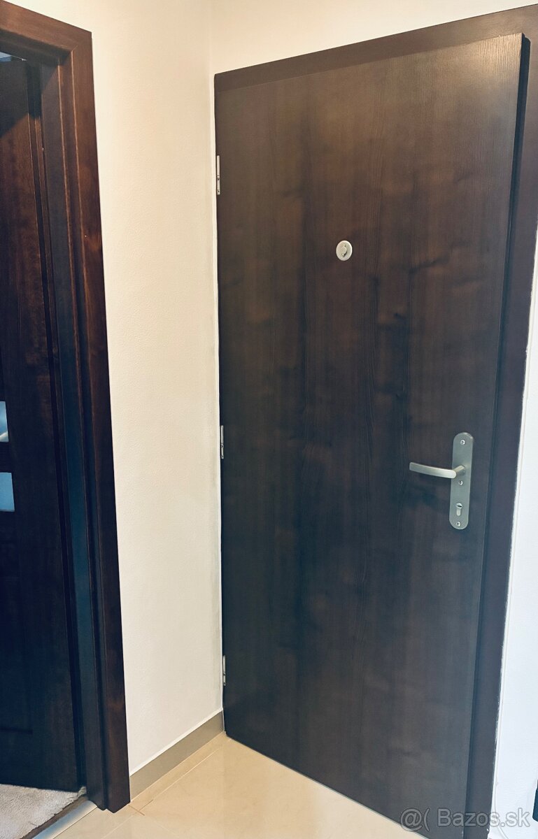 Predám 3 izbový byt Edelenyska ulica Rožňava - 12