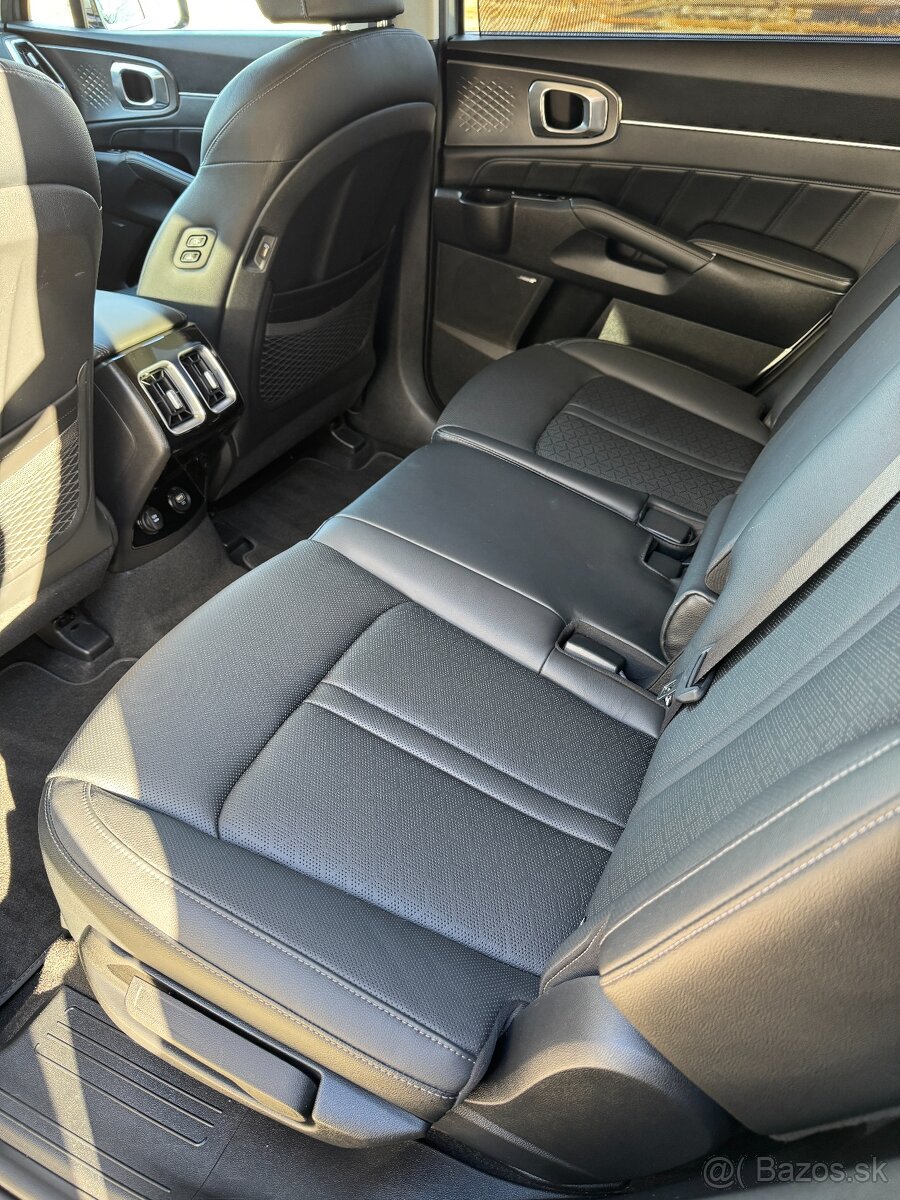 Kia Sorento 2,2 CRDi AWD 7miestne - 12