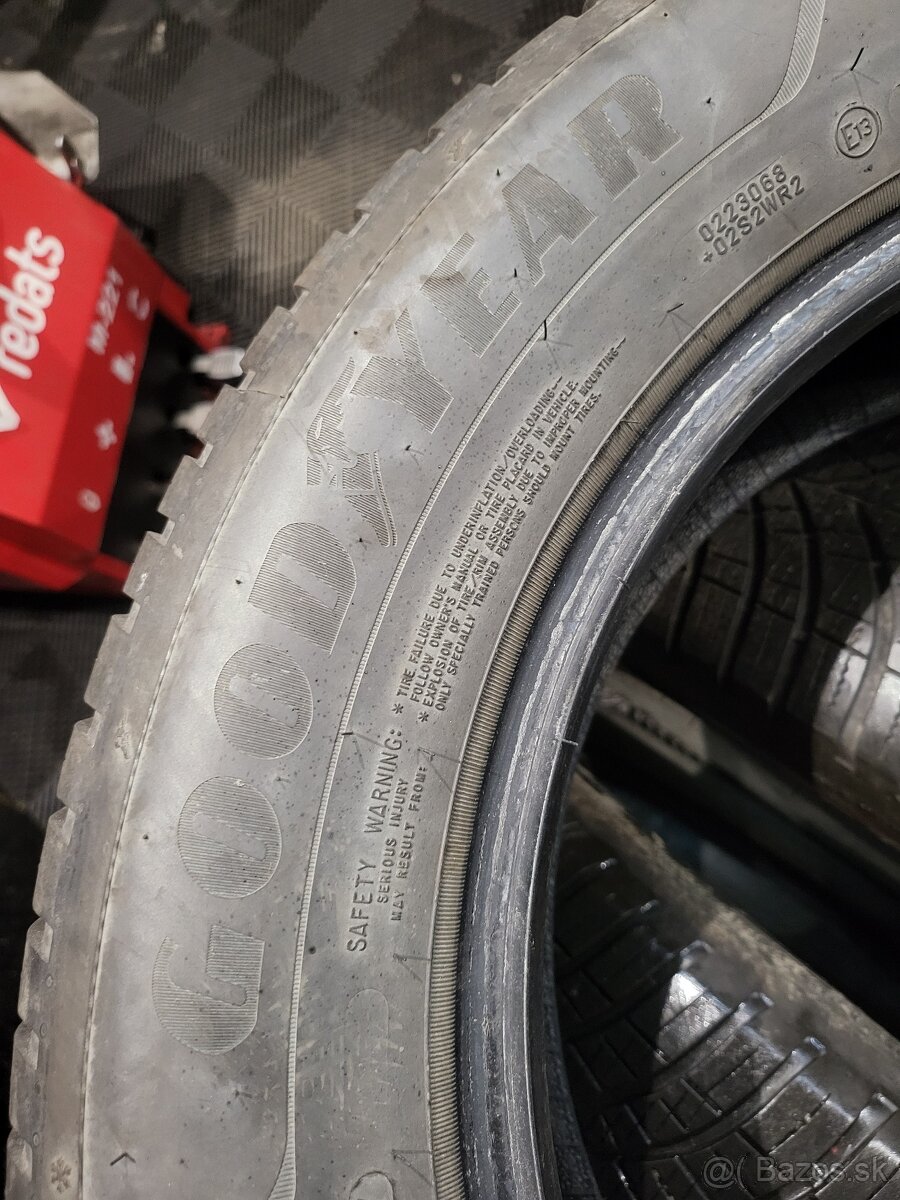 215/60 R17 Goodyear celorocne pneumatiky - 12