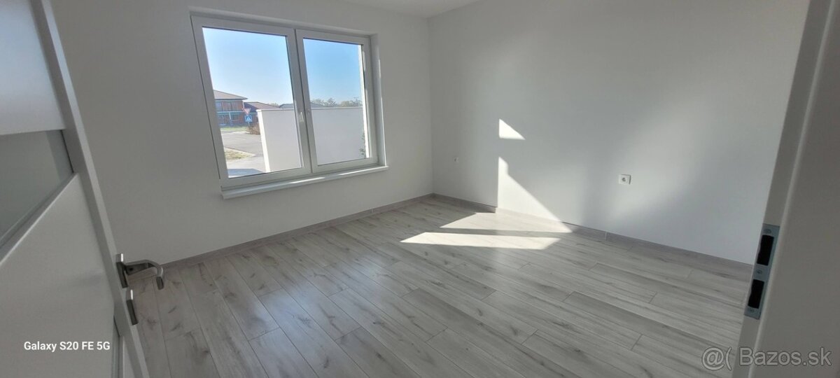 4 izbový rodinný dom 143 m2 pozemok 633 m2 Dunajská Streda - - 12