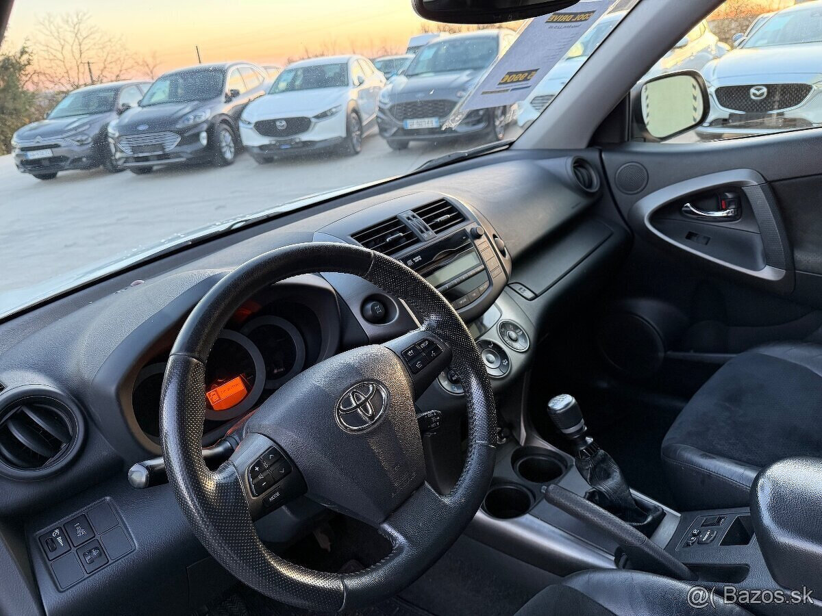 Toyota RAV4 SUV/Off-road 110kw Manuál - 12