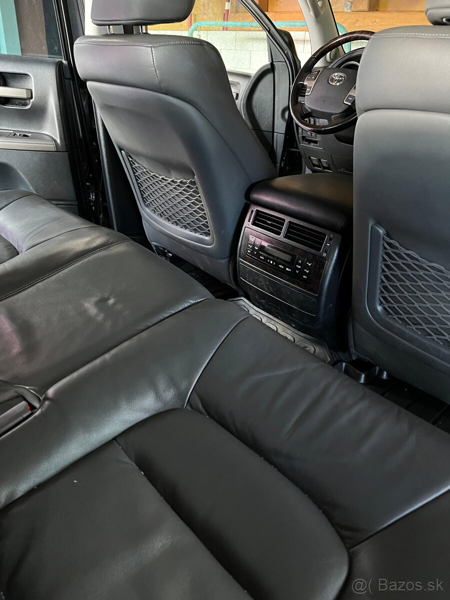 TOYOTA LAND CRUISER 200 - 12