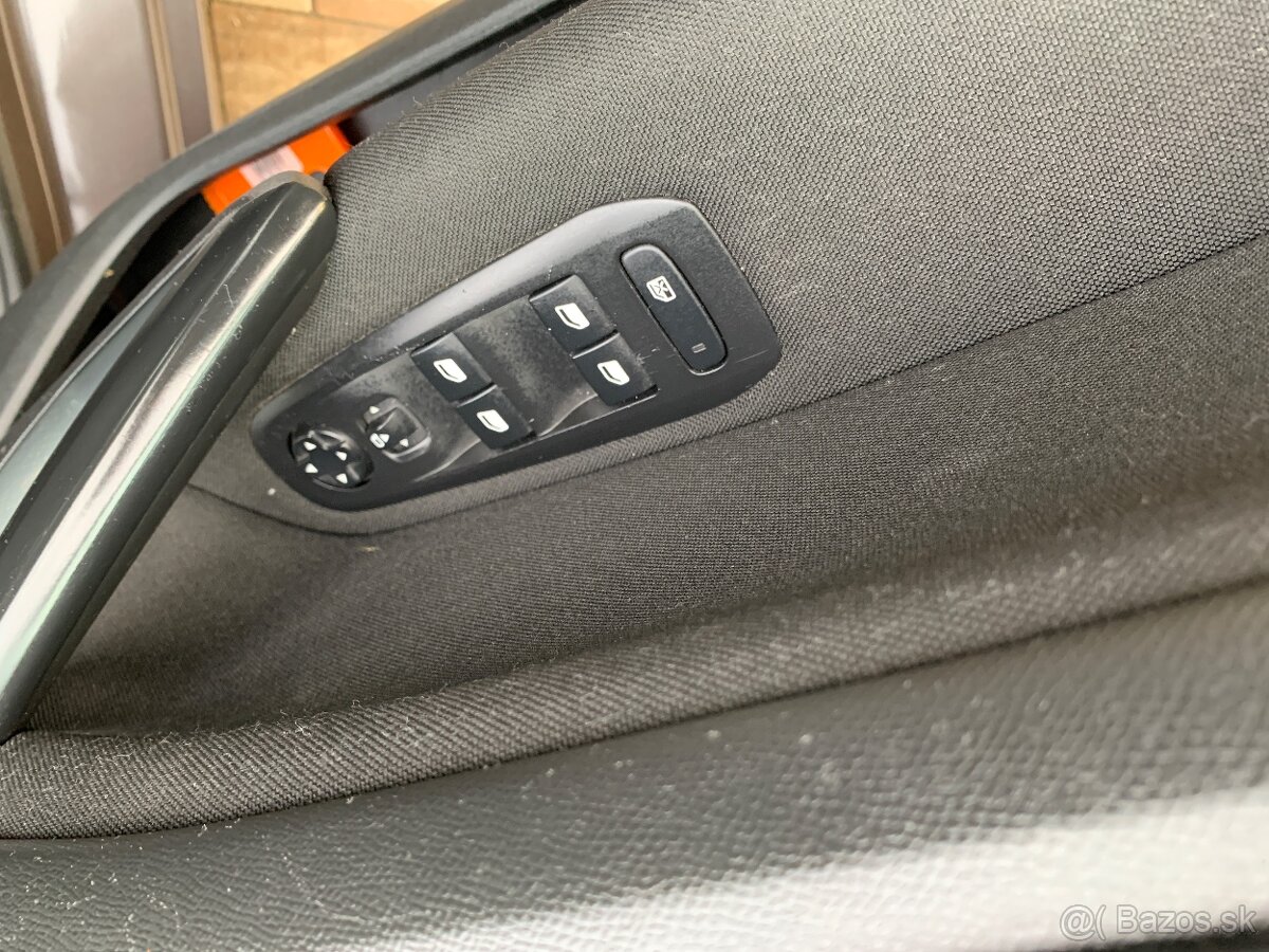 Peugeot 308sw 1.6HDI 85kw manuál 6 - 12