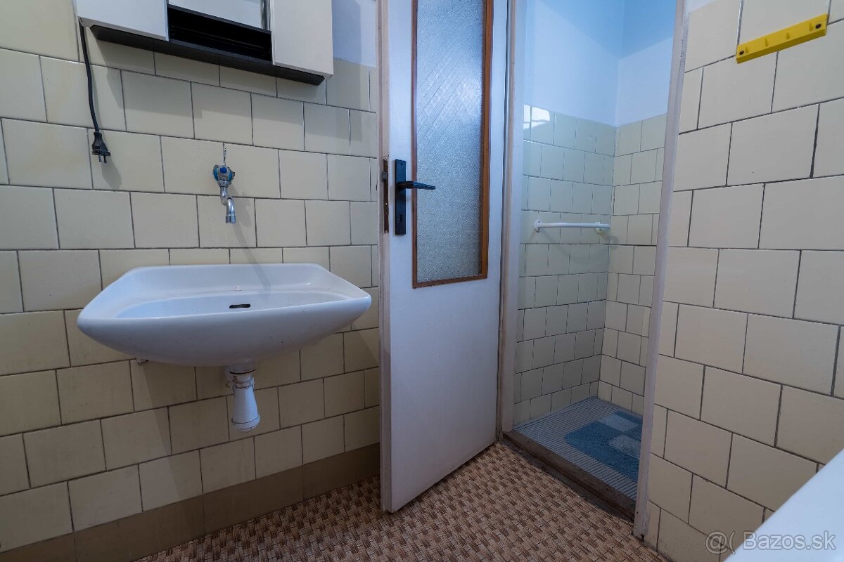 NA PREDAJ: Rodinný dom so záhradou v Rohožníku - 12