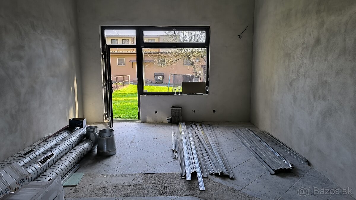 Obchodné ,prevádzkové a kancelárske priestory - 12