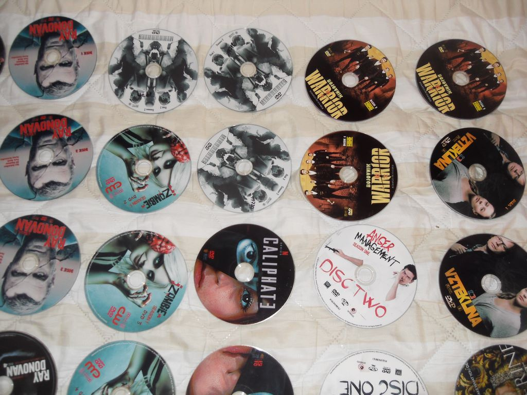 233dvd serialy+200dvd 18+ videa - 12