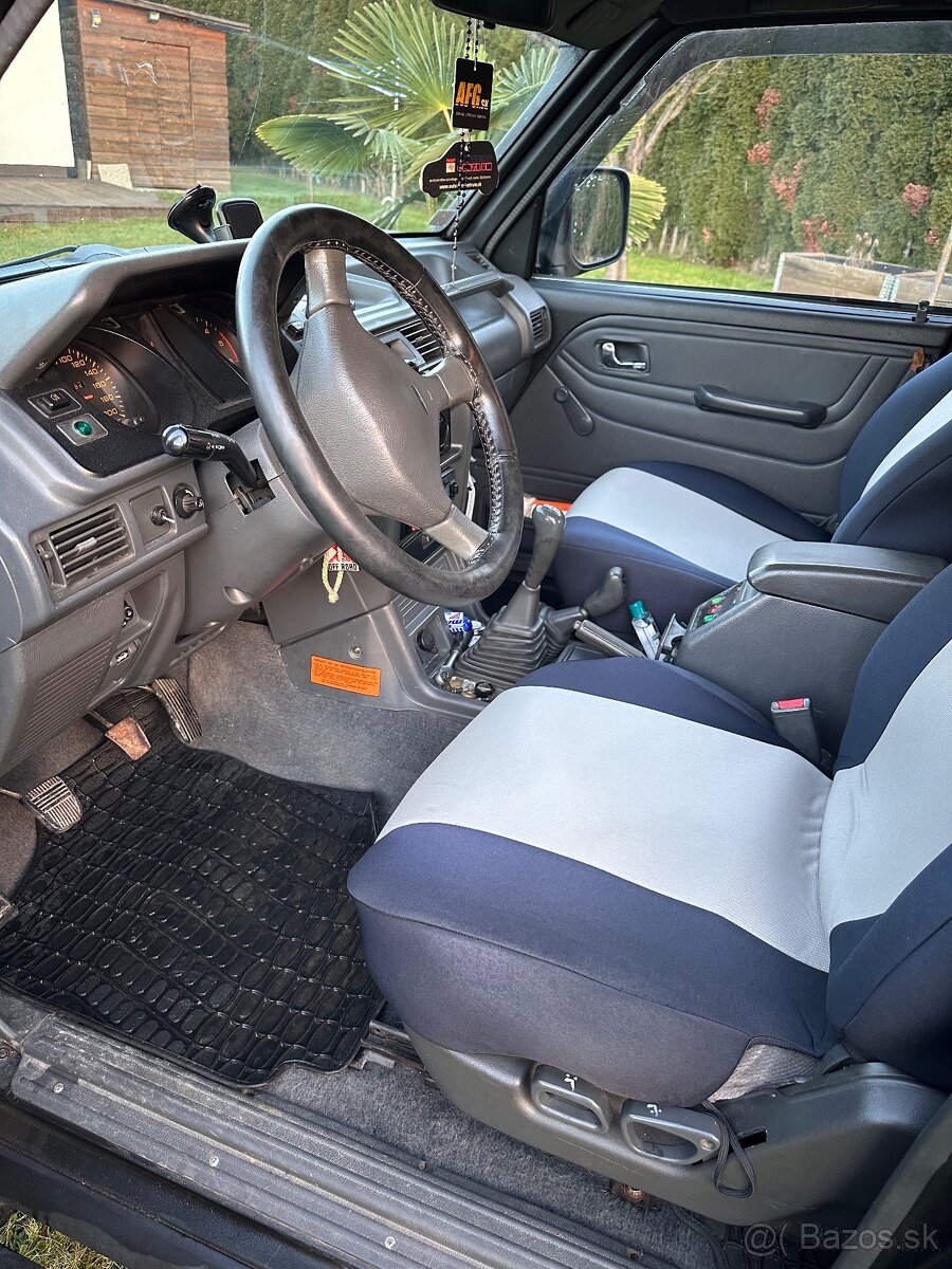 Mitsubishi Pajero - 12