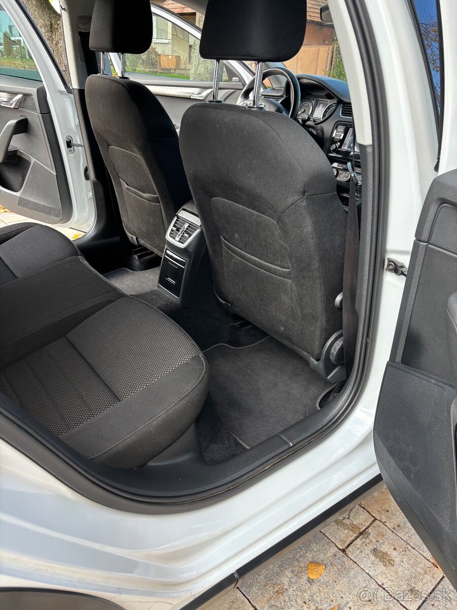 Škoda octavia combi scout - 12