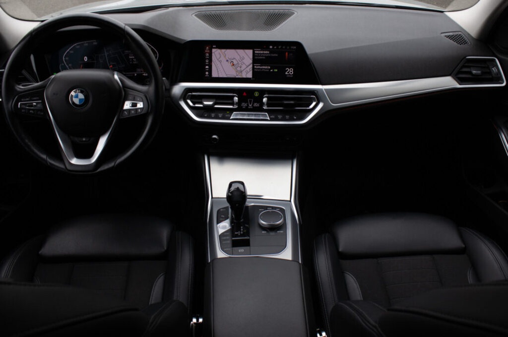 BMW 320i 2019 - 12