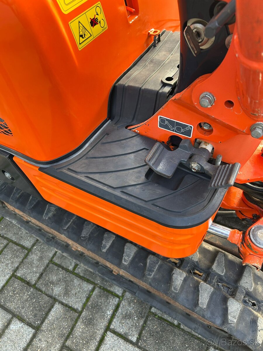 Minibagr Kubota U10 s nulovým přesahem zádě - 12