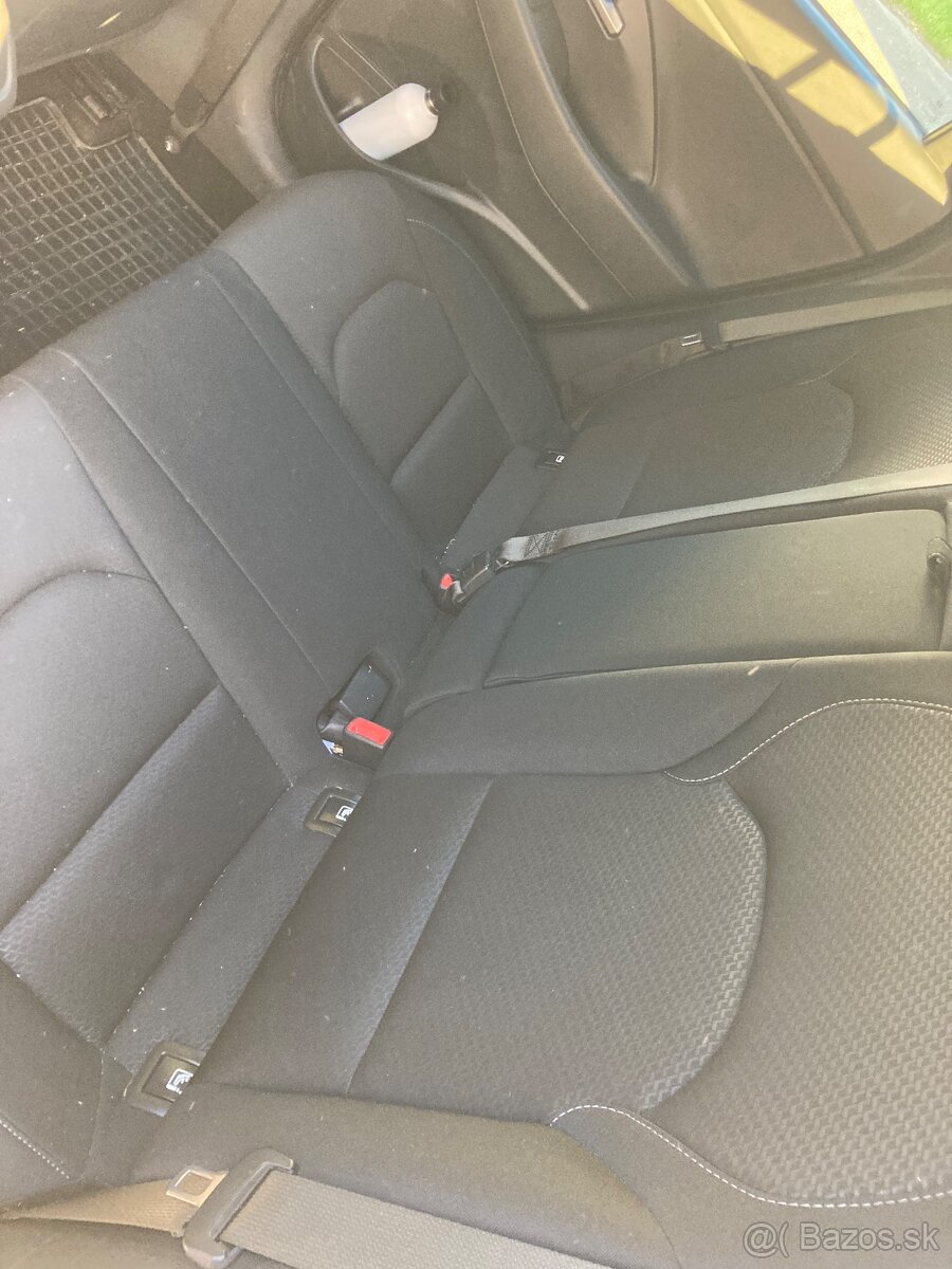 Hyundai i30 1.6CRDi - 12