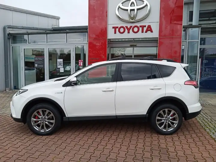 Toyota RAV4 Hybrid - 12