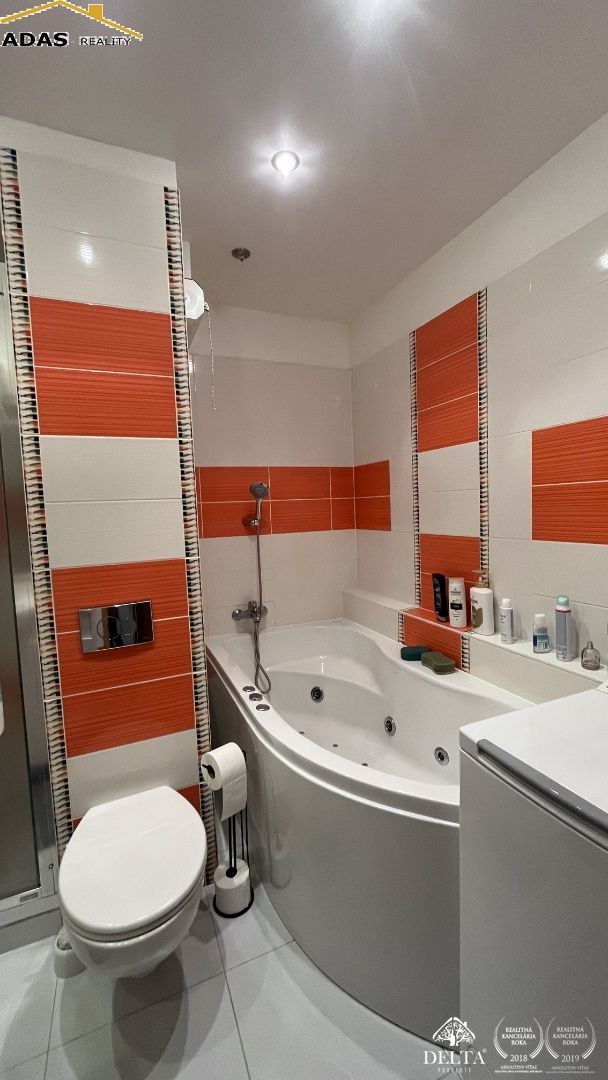 Ponúkame na predaj 4- izbový dvojgeneračný byt s balkónom. - 12