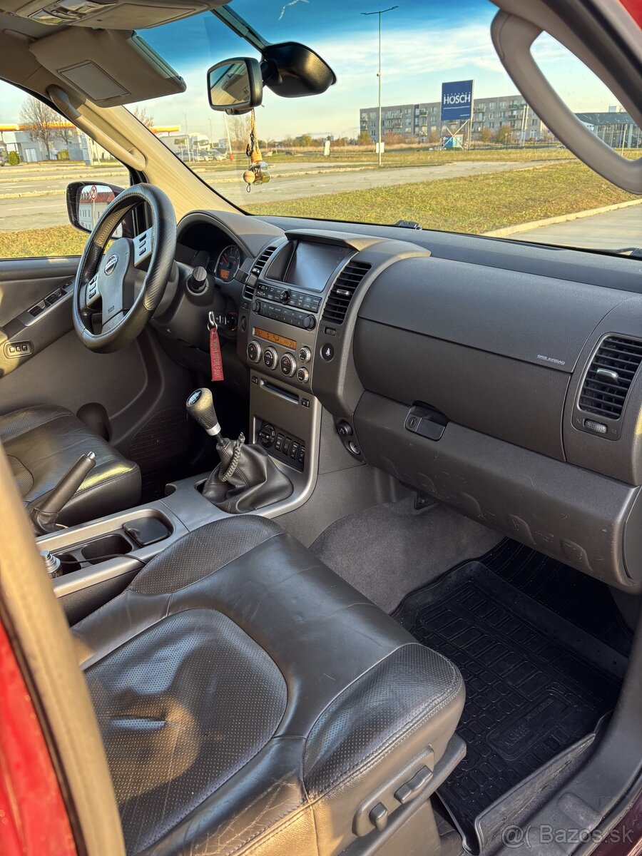 Nissan Pathfinder - 12