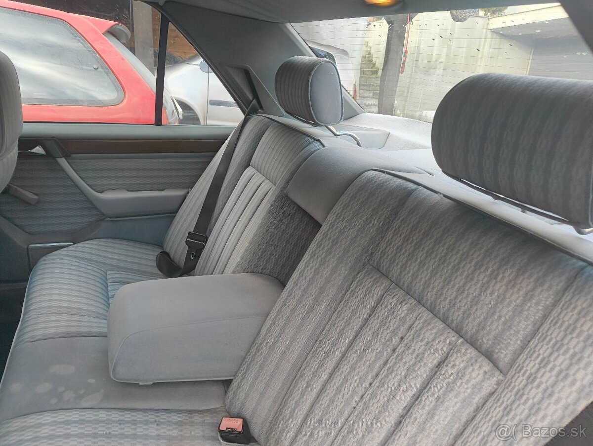 Mercedes C200D,Typ 124.120 = Mercedes-Benz W124 200D (OM601) - 12