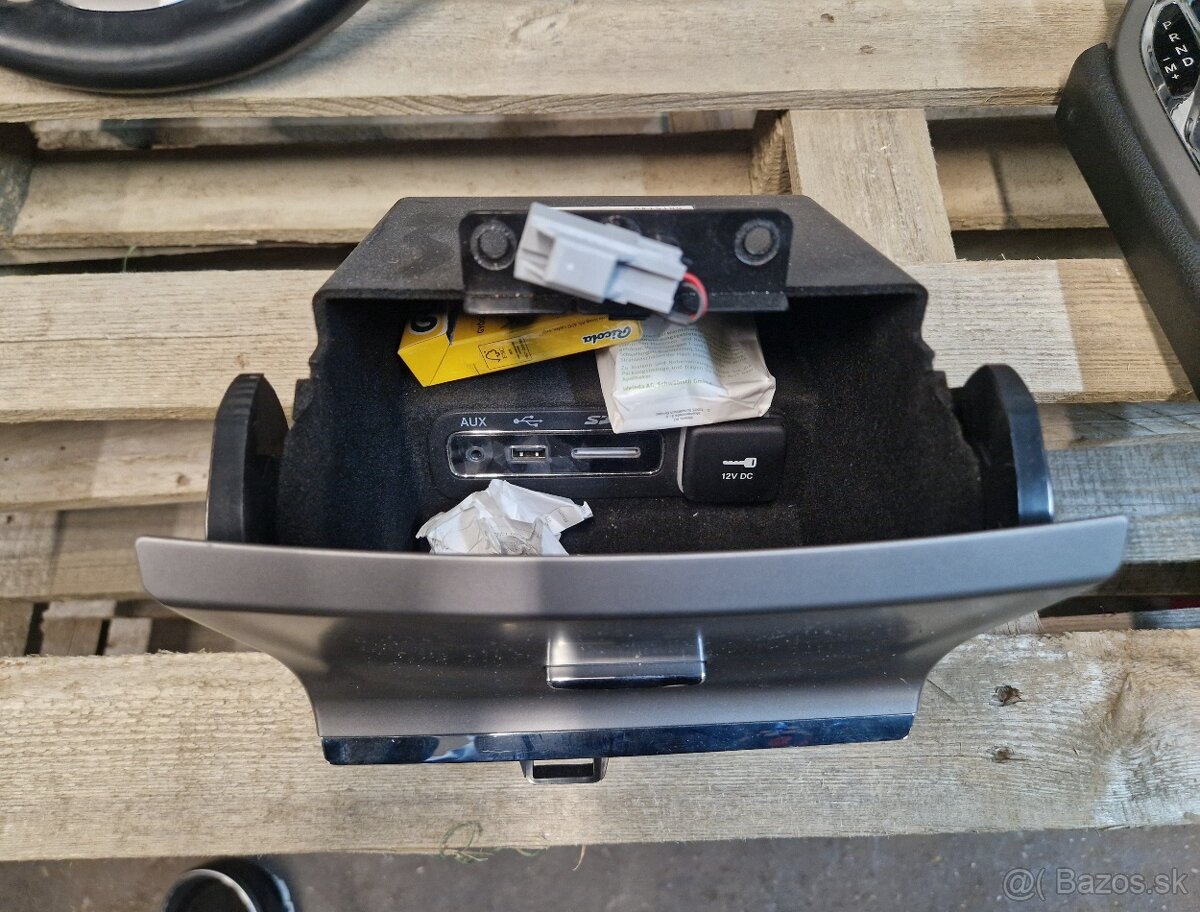 Diely interiéru Jeep Grand Cherokee WK2 2017 Summit - 12