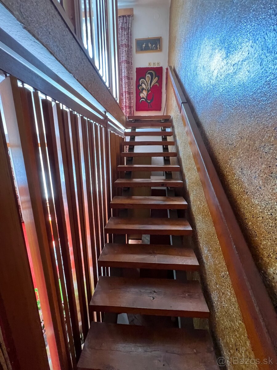 Na predaj poschodový rodinný dom, Hul - 12