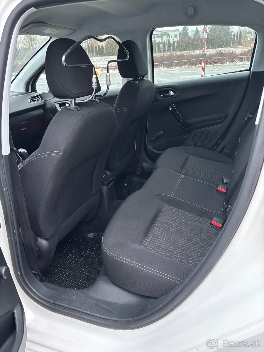 Peugeot 208 1.6 BlueHDi - 12