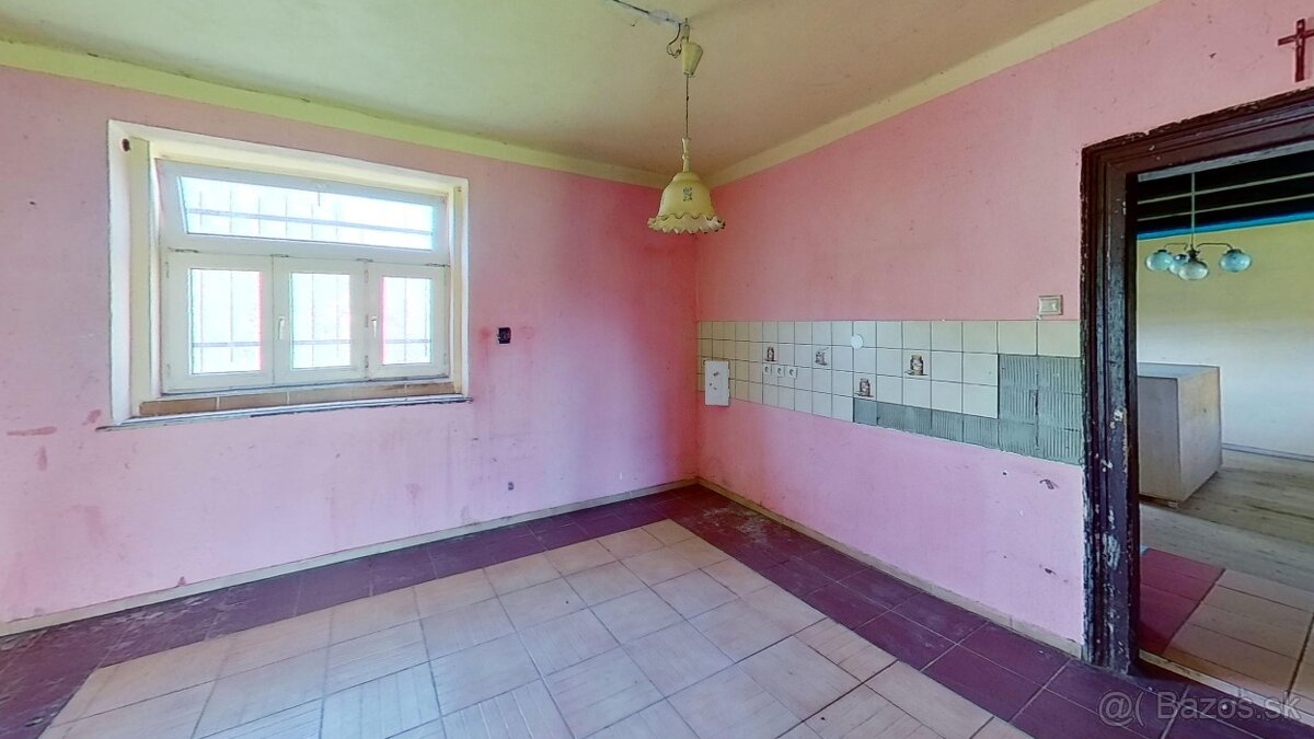 Dom v krásnej lokalite s veľkým pozemkom - 12