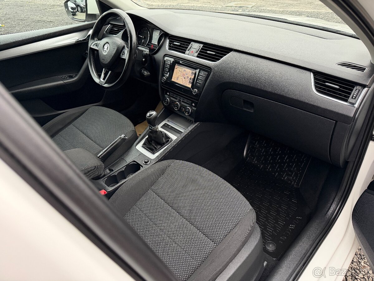 Škoda Octavia Combi 1.6 TDI Elegance - 12