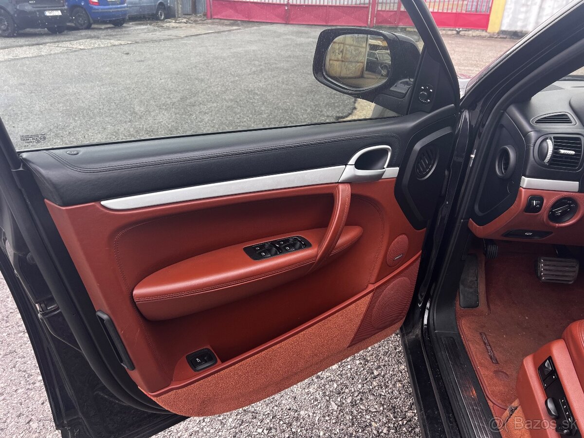 Porsche Cayenne S 4.8 V8 - 12