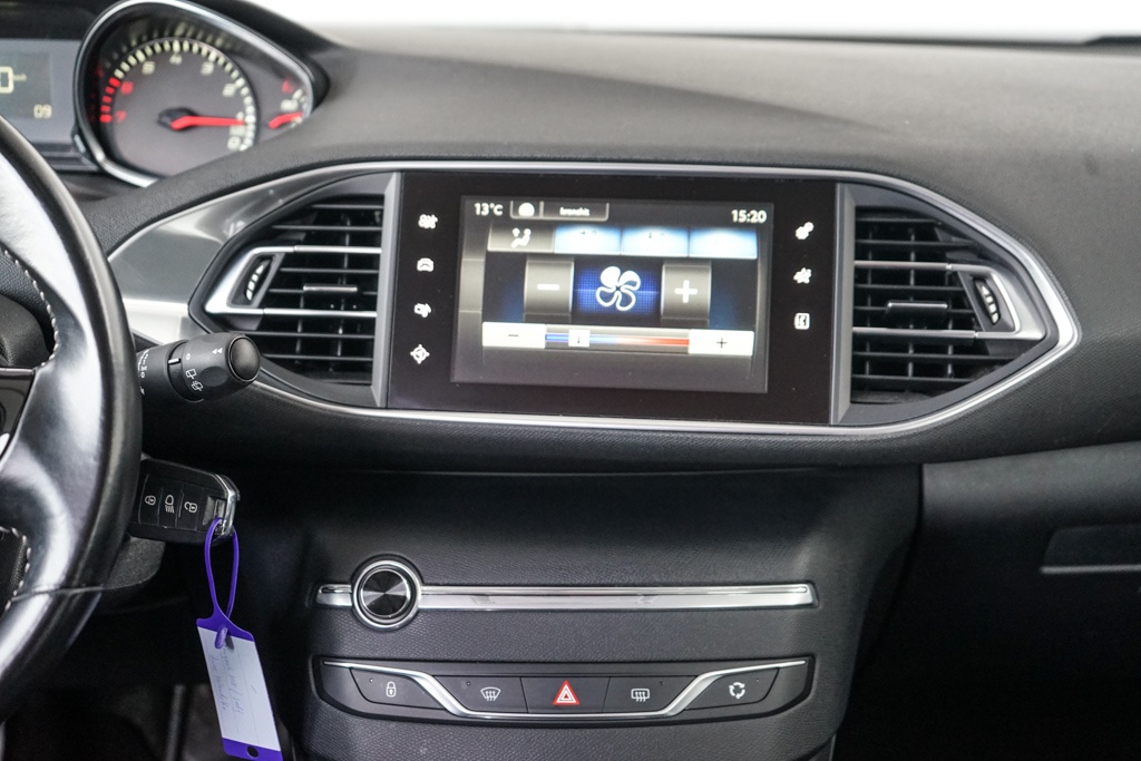 415- Peugeot, 308, 2015, benzín, 1.2 e-THP, 81kw - 12