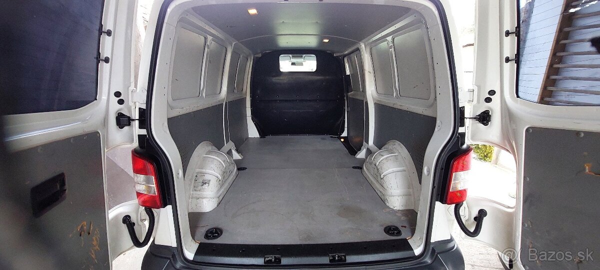 Volkswagen Transporter T5 2.0 TDI 140k LONG - 12
