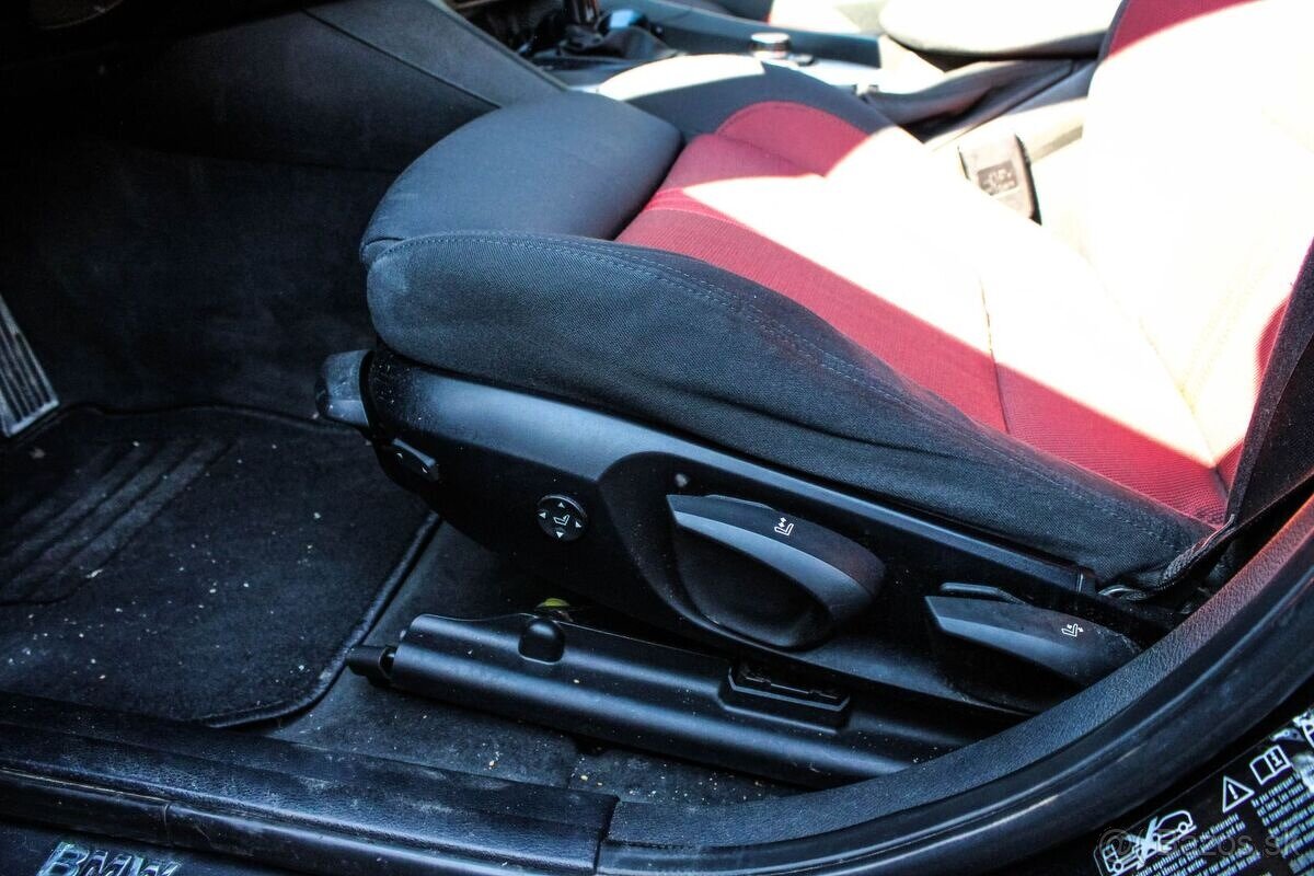 BMW X1 xDrive 23d A/T 150KW - 12