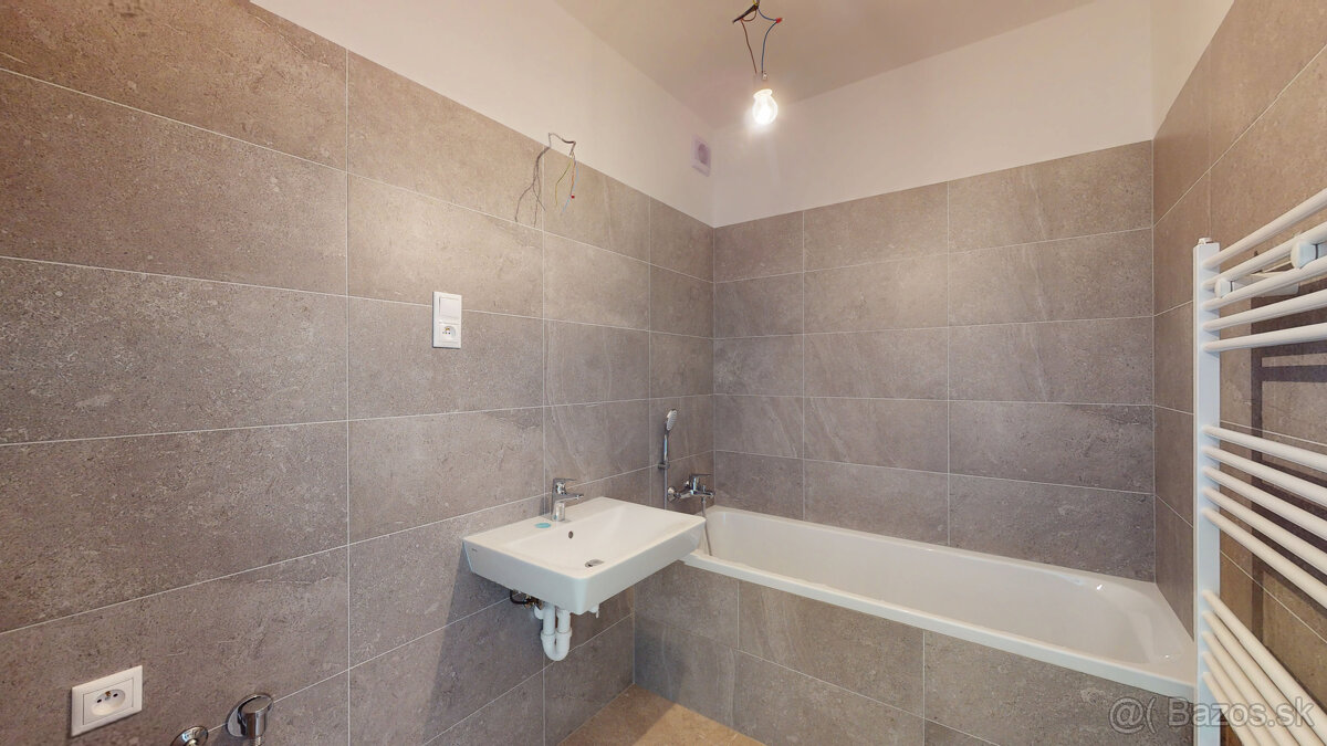 POSLEDNÝ 2-izbový byt s priestrannou loggiou v projekte Poli - 12