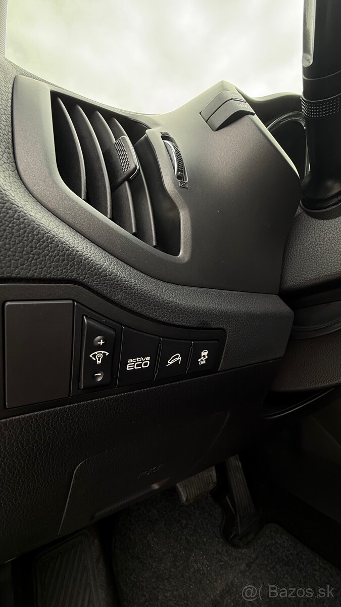 Kia Sportage - 12