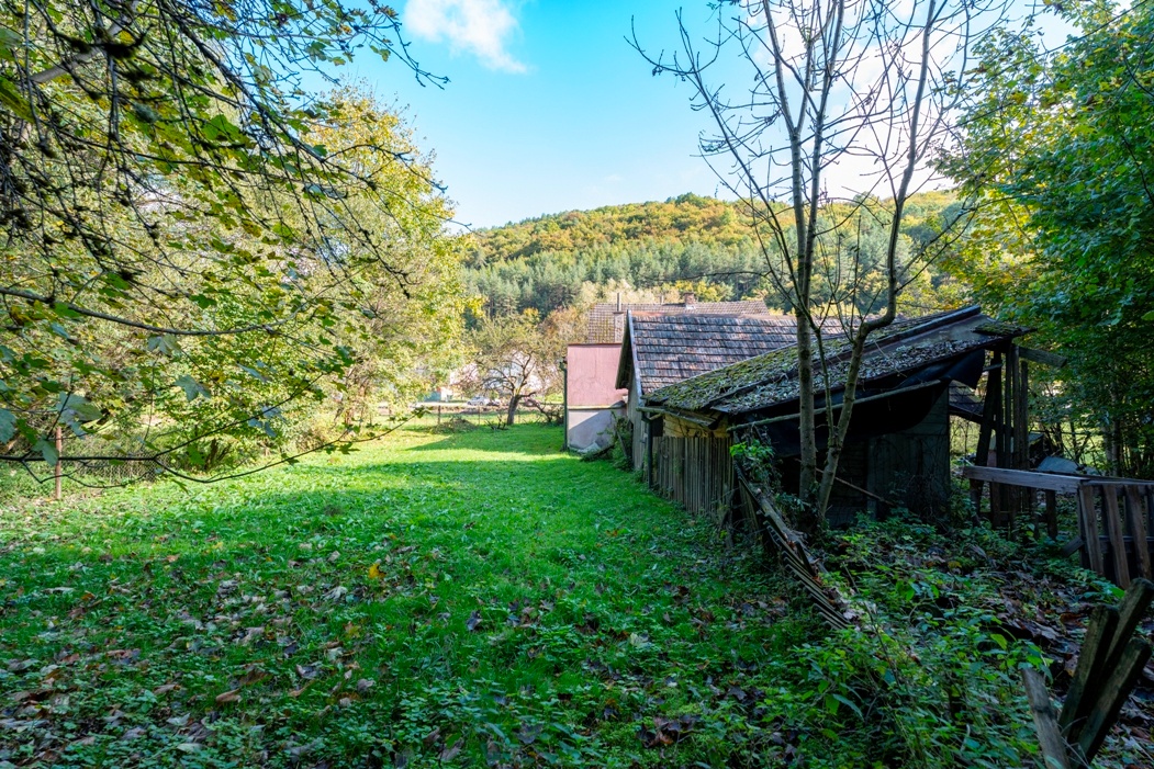 REZERVOVANÉ - RODINNÝ DOM S VEĽKÝM POZEMKOM V OBCI BELUŠA - 12