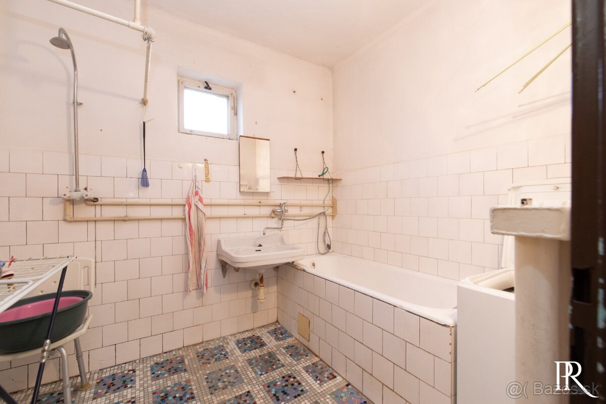 PREDAJ 5 IZBOVÝ RODINNÝ DOM S GARÁŽOU, DOLNÉ TRHOVIŠTE - 12