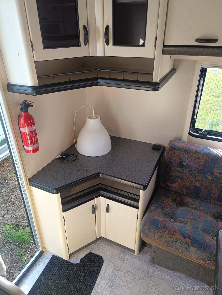 Obytny prives Hobby 440 - predstan + strieska naviac - 12
