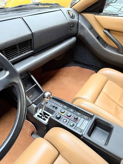 Ferrari Testarossa z roku 1989 - 12