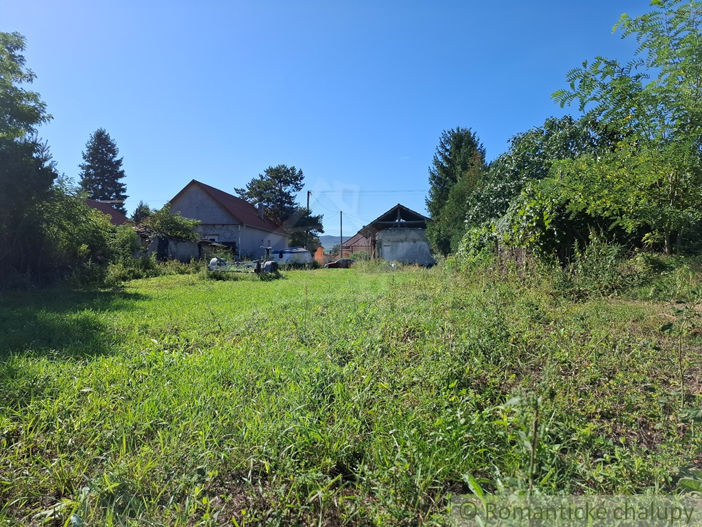 Pozemok so starým domom a inžinierskymi sieťami v obci Kra - 12