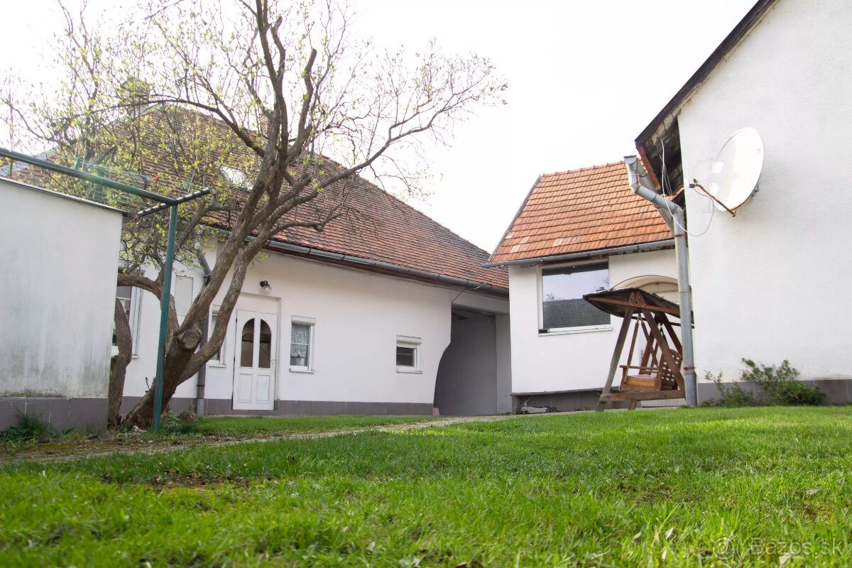 Dom s garazou blizko mesta Ziar nad Hronom - 12