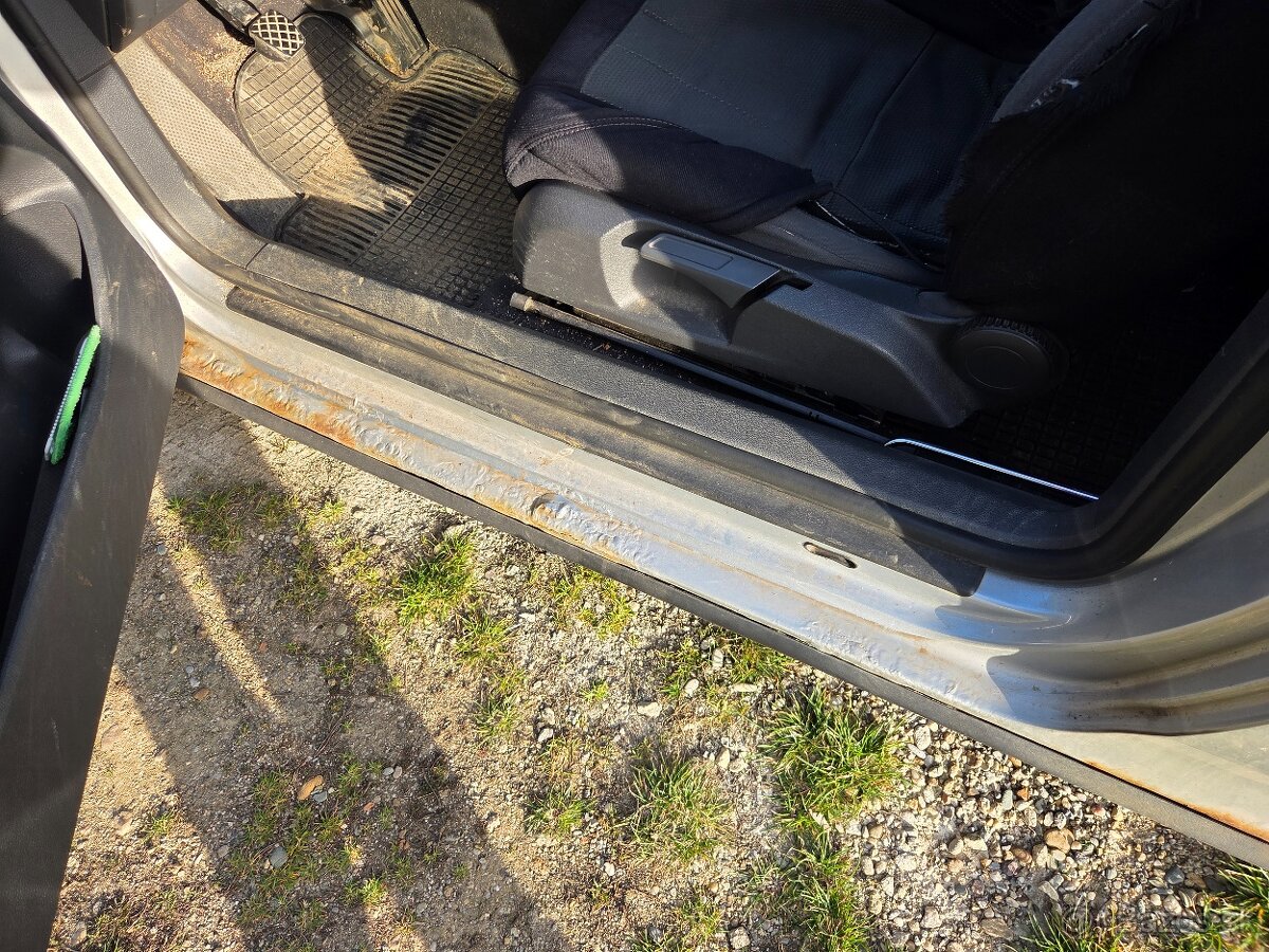 Vw golf 5 1.9. TDI 66kw - 12