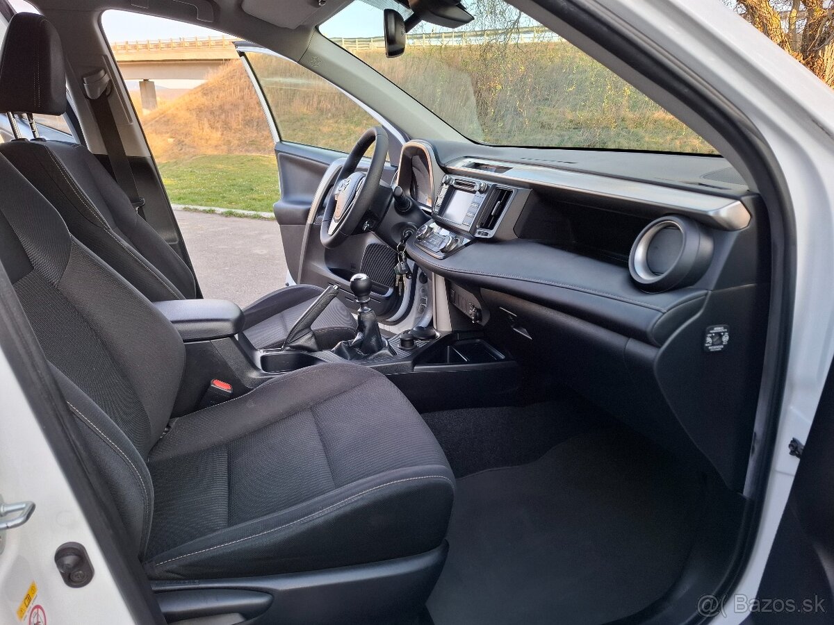 Toyota RAV4 2.0 benzin 4x4 - 12