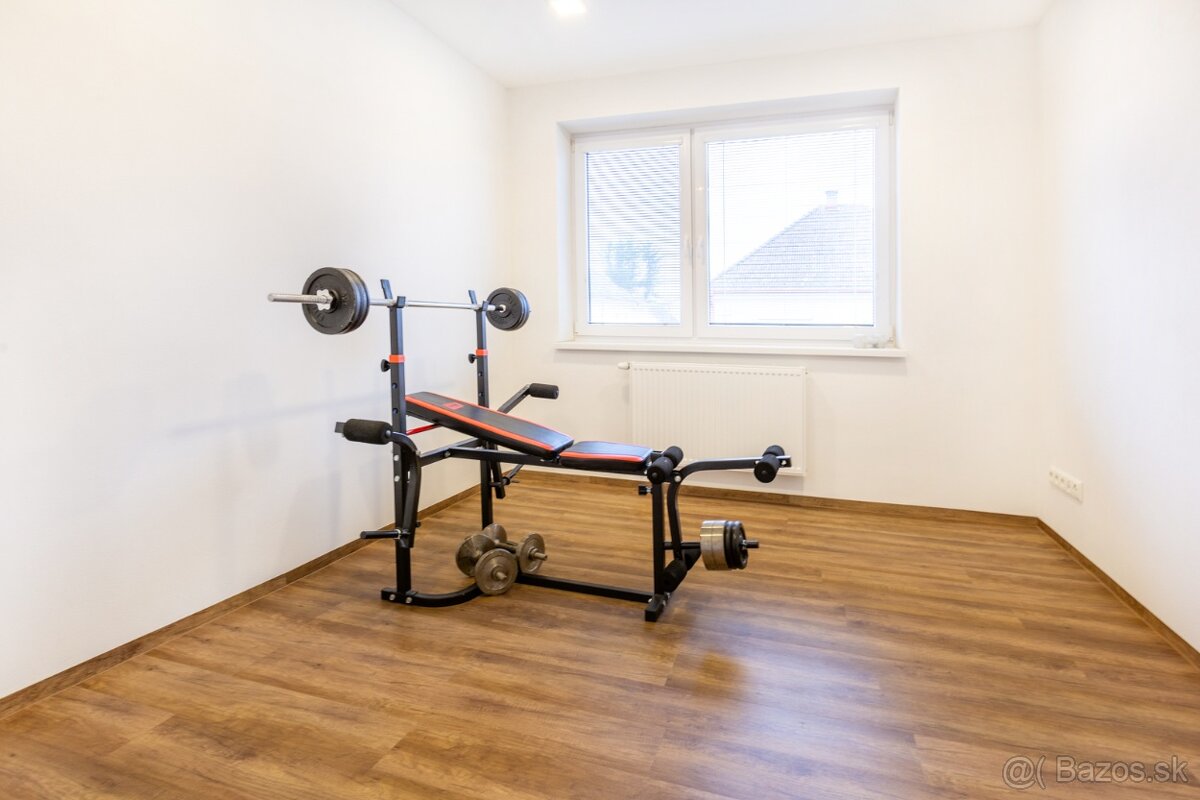 Kvalitne zrekonštruovaný dom vo Veľkých Kostoľanoch - 12