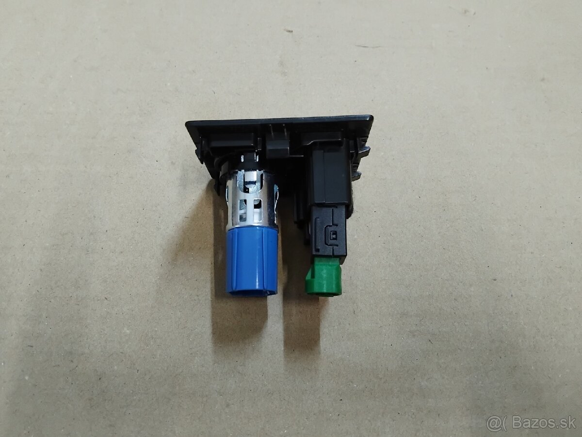 USB konektor - zásuvka AUX - 12