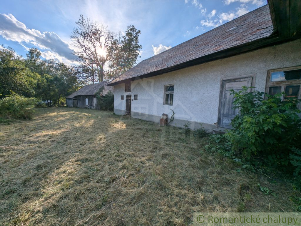 Priestranný pozemok s pôvodným domom - Kolonica, okr. Snin - 12