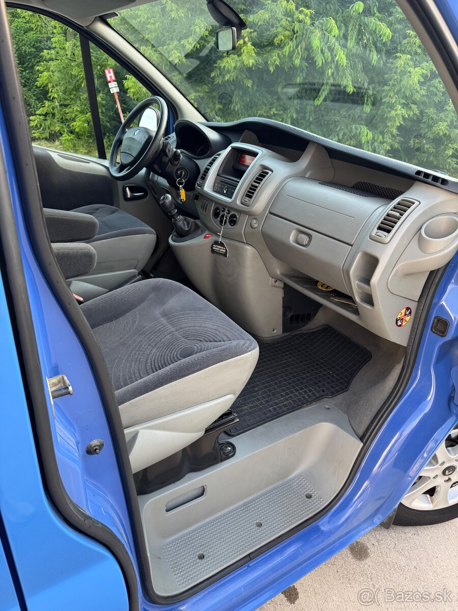 RENAULT TRAFFIC BUS LONG - 12